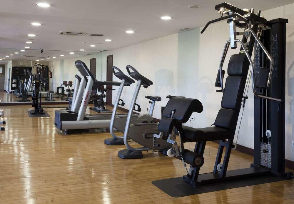 Ac Hotel Palacio De Santa Ana By Marriott Valladolid Exterior photo A gym in a hotel