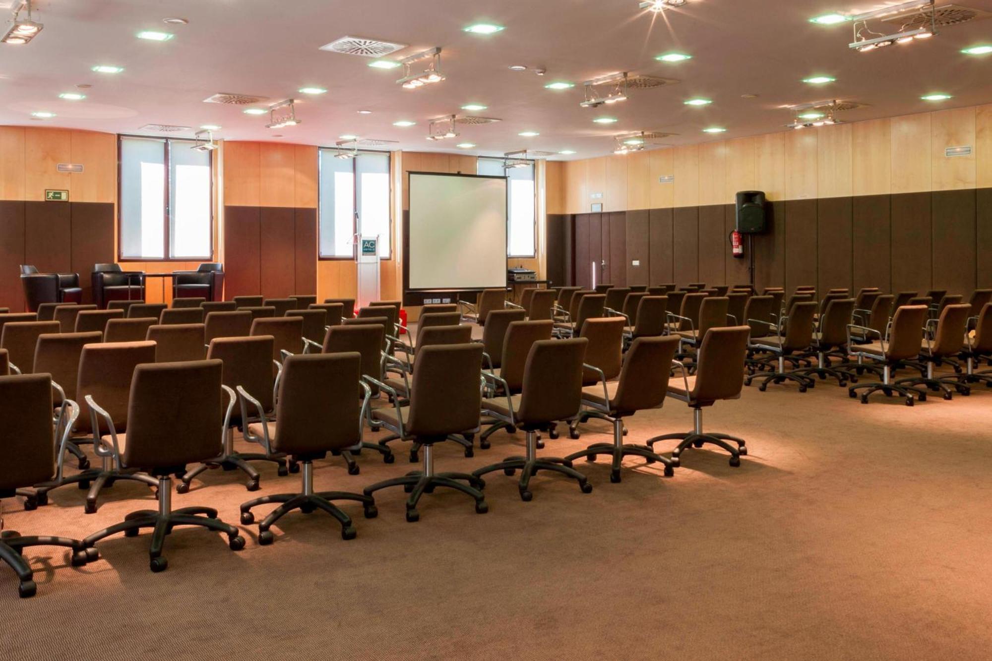Ac Hotel Palacio De Santa Ana By Marriott Valladolid Exterior photo The main conference room