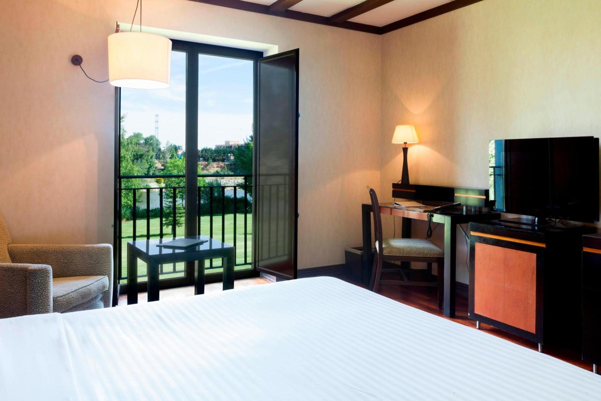 Ac Hotel Palacio De Santa Ana By Marriott Valladolid Exterior photo A room at the hotel
