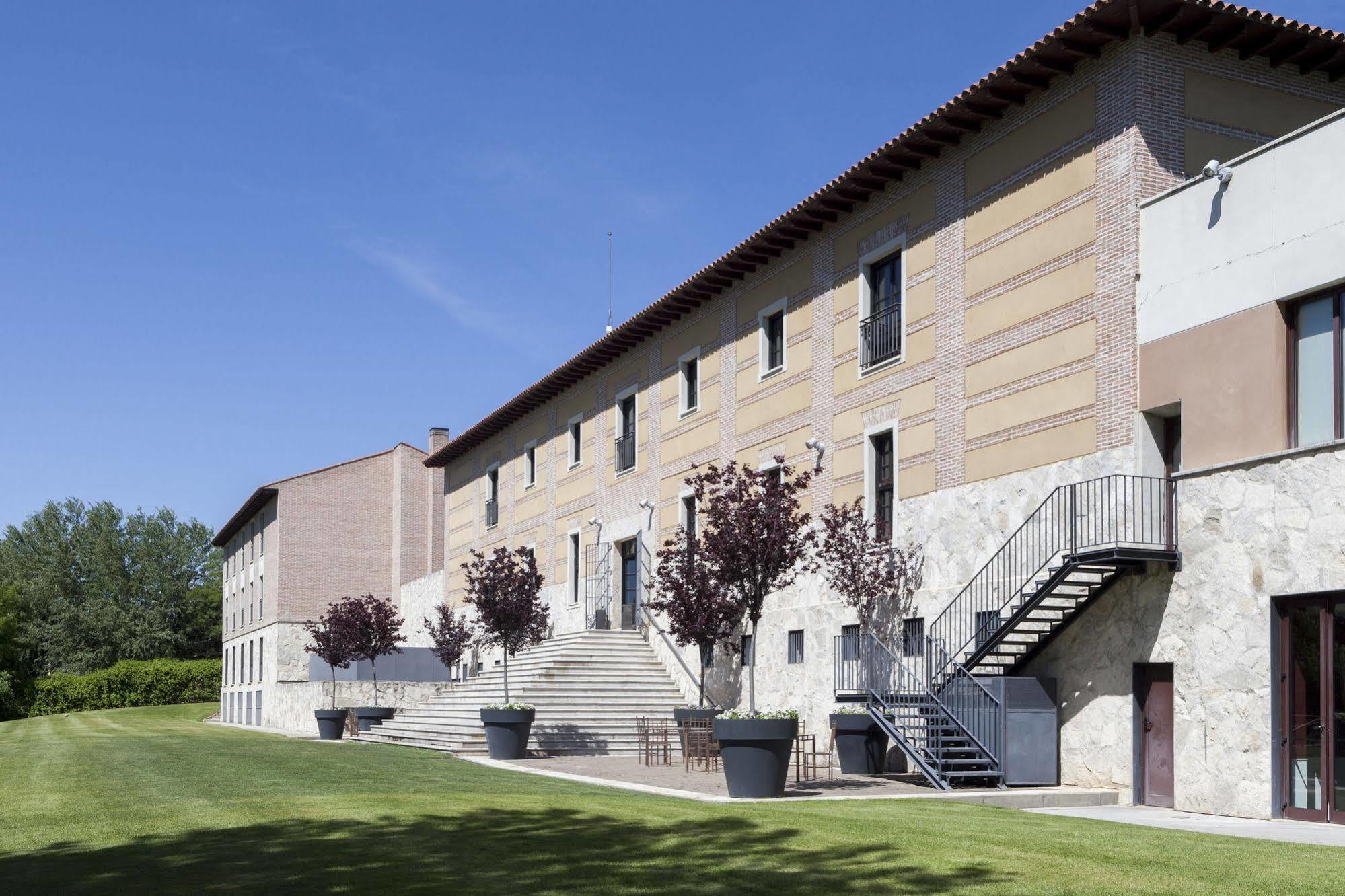 Ac Hotel Palacio De Santa Ana By Marriott Valladolid Exterior photo The University of Navarra